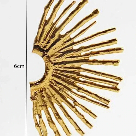 Gold tone spike earrings minimalistic chic trending - Picture 3 of 3